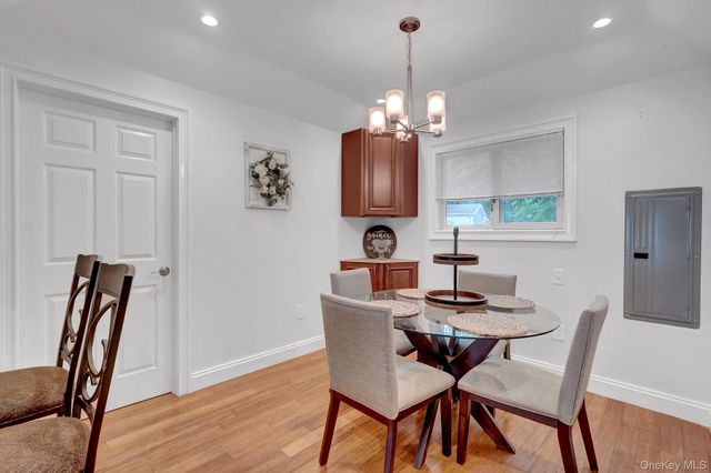 629 East Drive, Lindenhurst, NY 11757
