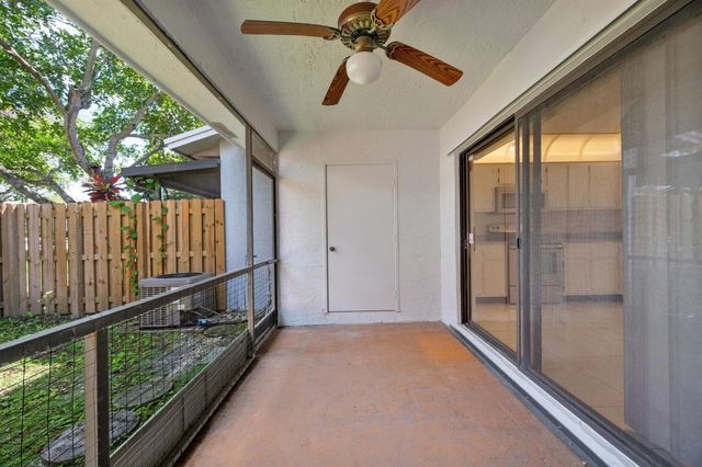 621 NW 105th Way, Pembroke Pines, FL 33026