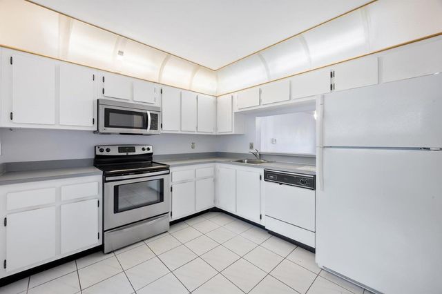 621 NW 105th Way, Pembroke Pines, FL 33026