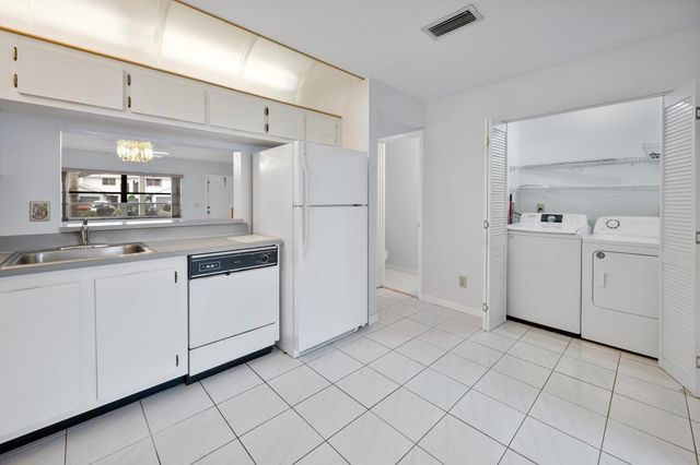 621 NW 105th Way, Pembroke Pines, FL 33026