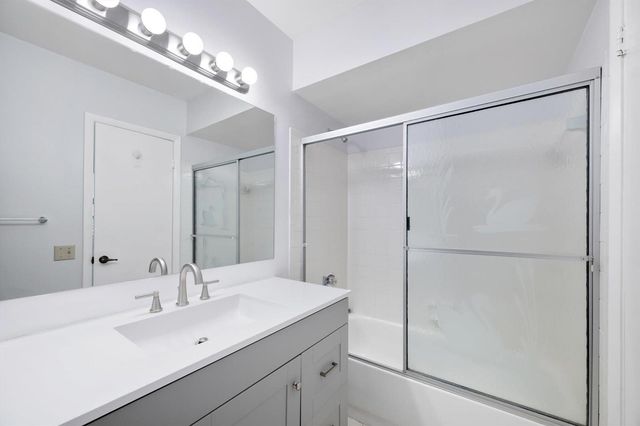 621 NW 105th Way, Pembroke Pines, FL 33026