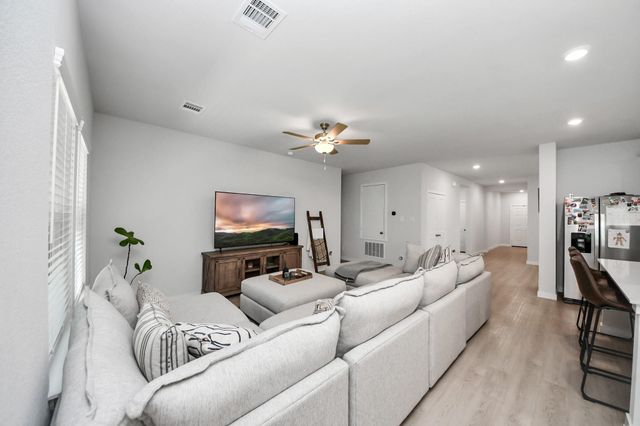 11779 Oakwood Ranch Drive, Willis, TX 77378