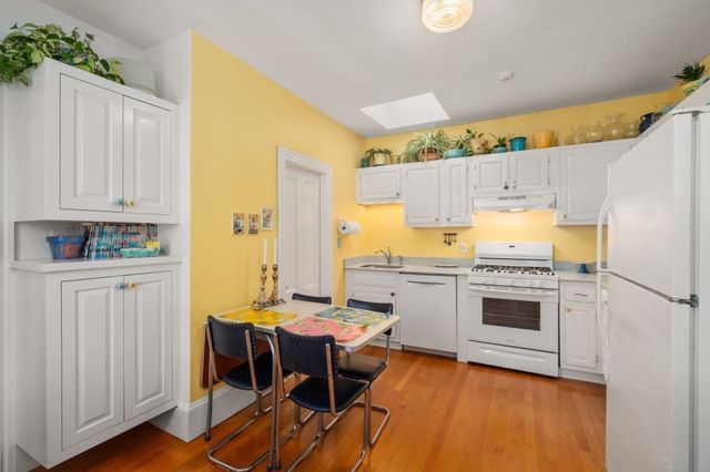 247 Chestnut St 2, Cambridge, MA 02139