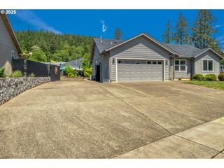 1545 E FOURTH Ave, Sutherlin, OR 97479