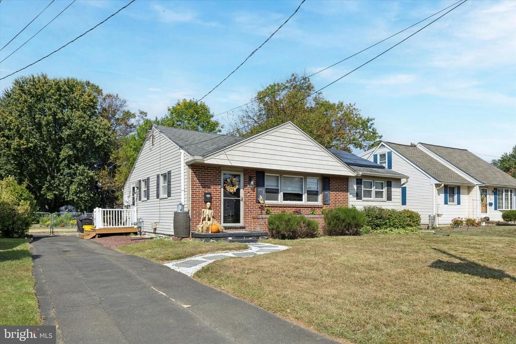 219 S MOORE AVE, Barrington, NJ 08007