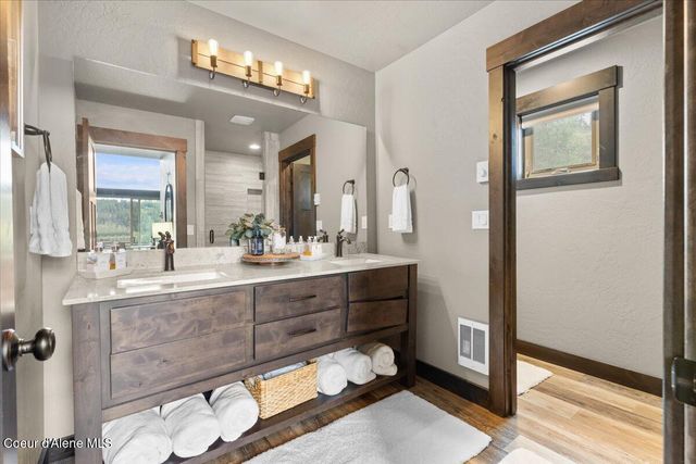 7809 E Bridger TRL, Harrison, ID 83833
