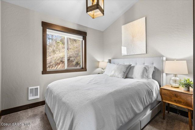 7809 E Bridger TRL, Harrison, ID 83833
