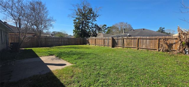 423 Capehill Drive, Houston, TX 77598