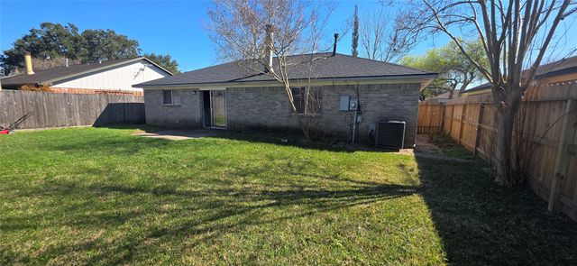 423 Capehill Drive, Houston, TX 77598