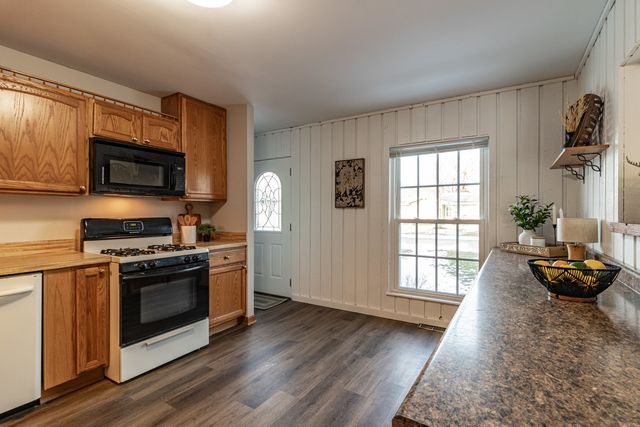 412 Northgate Road, Lindenhurst, IL 60046