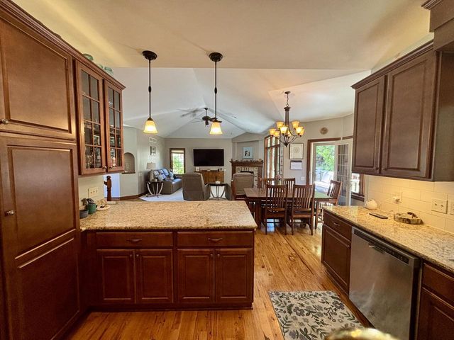 1423 Hidden Waters CIRCLE, West Bend, WI 53095