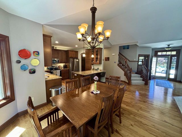 1423 Hidden Waters CIRCLE, West Bend, WI 53095