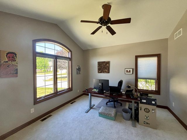 1423 Hidden Waters CIRCLE, West Bend, WI 53095