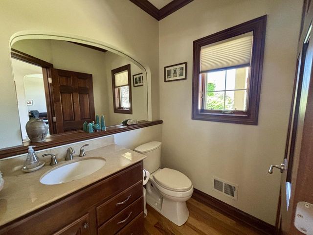 1423 Hidden Waters CIRCLE, West Bend, WI 53095