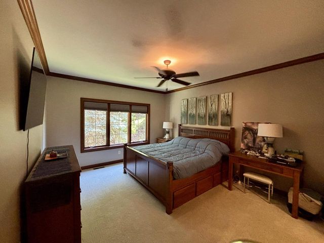 1423 Hidden Waters CIRCLE, West Bend, WI 53095