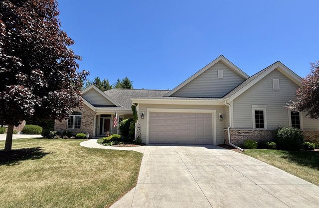 1423 Hidden Waters CIRCLE, West Bend, WI 53095