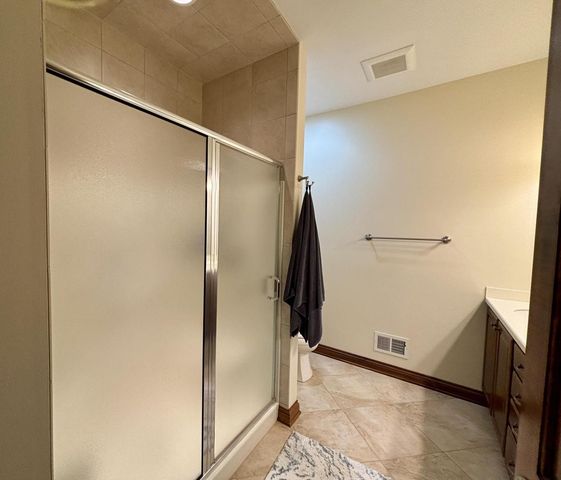1423 Hidden Waters CIRCLE, West Bend, WI 53095