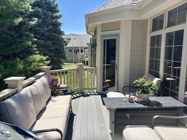 1423 Hidden Waters CIRCLE, West Bend, WI 53095