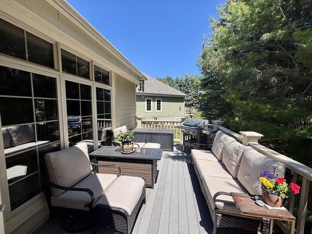 1423 Hidden Waters CIRCLE, West Bend, WI 53095
