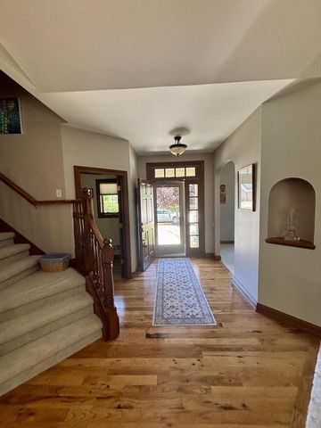 1423 Hidden Waters CIRCLE, West Bend, WI 53095