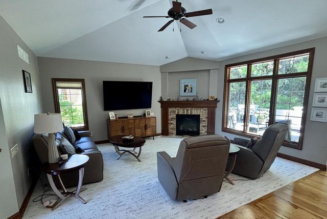 1423 Hidden Waters CIRCLE, West Bend, WI 53095