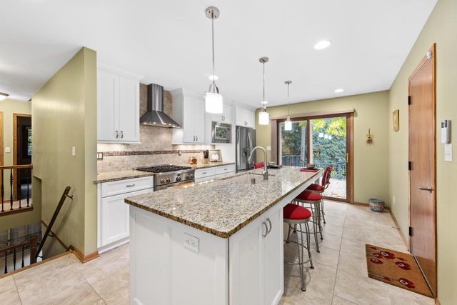 3320 N Knoll TERRACE, Wauwatosa, WI 53222