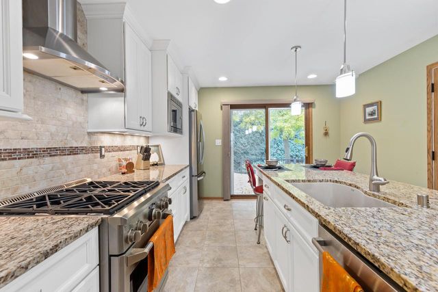 3320 N Knoll TERRACE, Wauwatosa, WI 53222