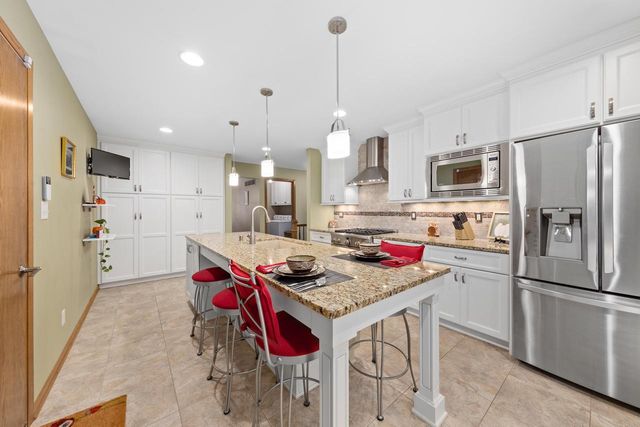 3320 N Knoll TERRACE, Wauwatosa, WI 53222