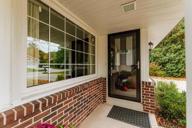 3320 N Knoll TERRACE, Wauwatosa, WI 53222