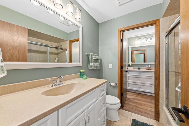 3320 N Knoll TERRACE, Wauwatosa, WI 53222