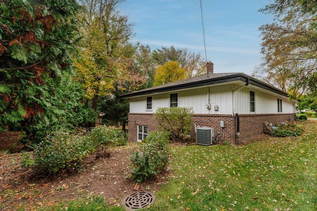 3320 N Knoll TERRACE, Wauwatosa, WI 53222