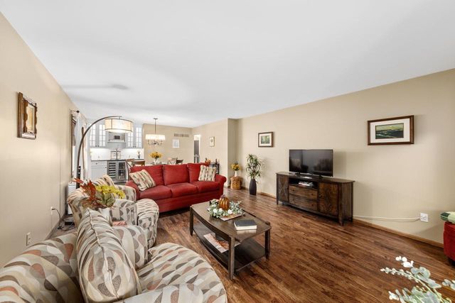 3320 N Knoll TERRACE, Wauwatosa, WI 53222