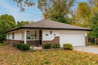 3320 N Knoll TERRACE, Wauwatosa, WI 53222
