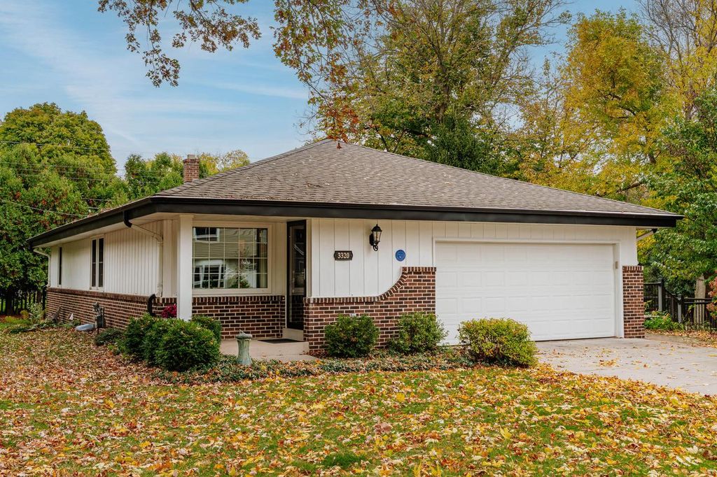 3320 N Knoll TERRACE, Wauwatosa, WI 53222