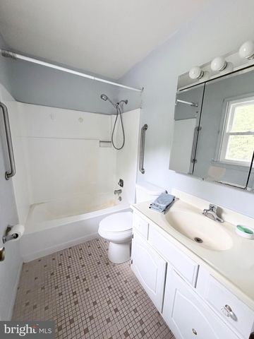 4331 ESTATE DR, Huntingtown, MD 20639