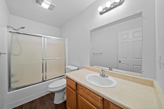 3035 West Street, Redding, CA 96001