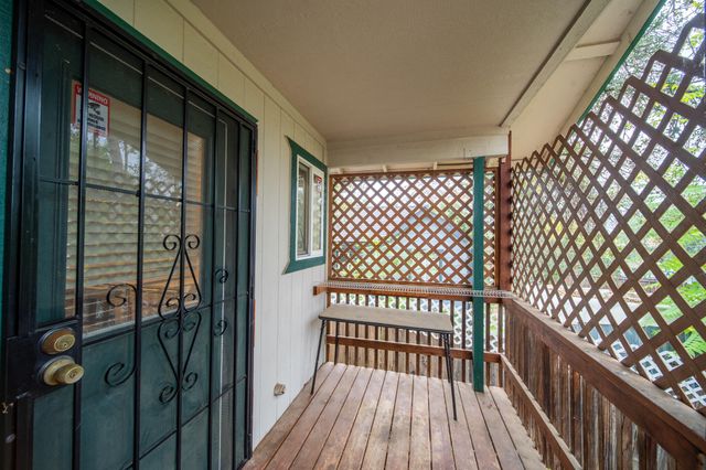 3035 West Street, Redding, CA 96001