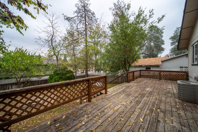 3035 West Street, Redding, CA 96001
