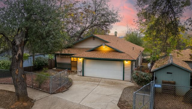 3035 West Street, Redding, CA 96001
