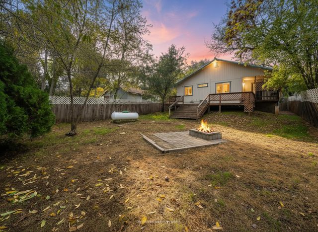 3035 West Street, Redding, CA 96001