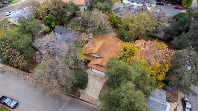 3035 West Street, Redding, CA 96001