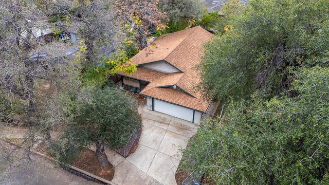 3035 West Street, Redding, CA 96001