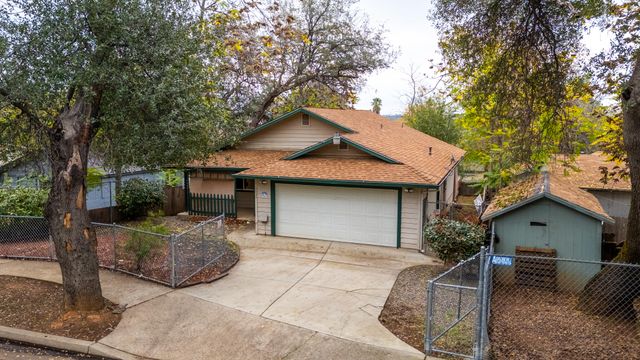 3035 West Street, Redding, CA 96001