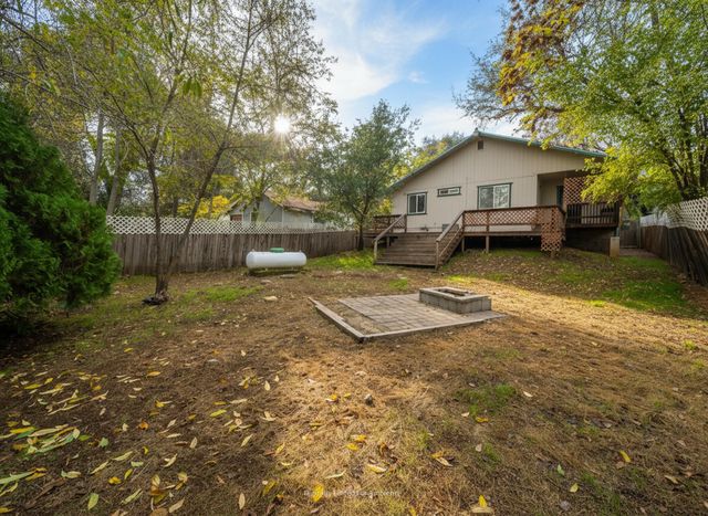 3035 West Street, Redding, CA 96001