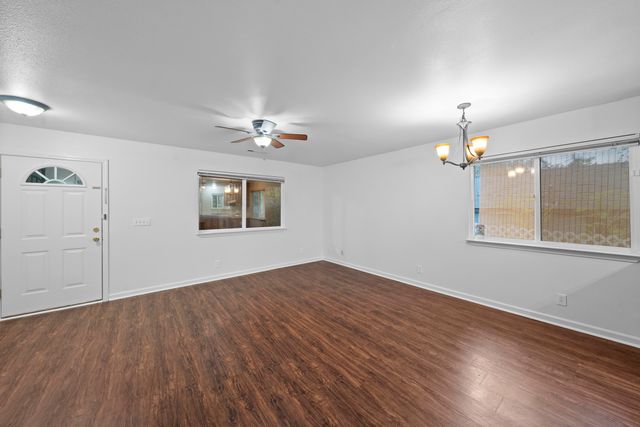 3035 West Street, Redding, CA 96001