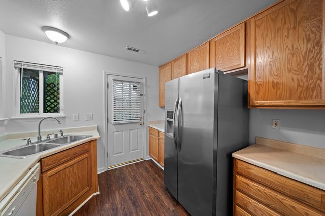 3035 West Street, Redding, CA 96001