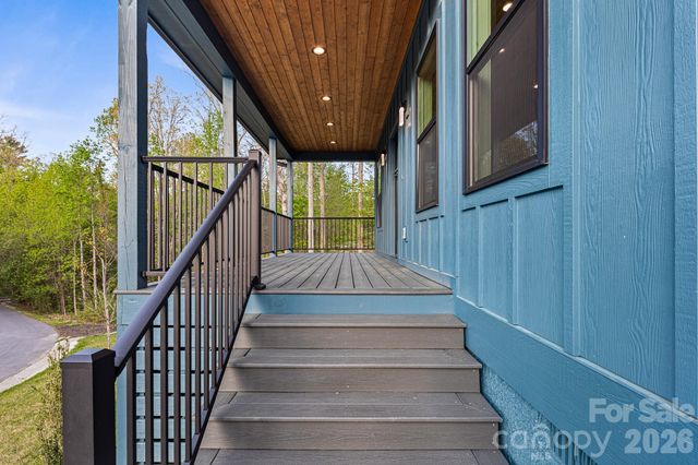 18 Winterhawk Drive, Arden, NC 28704