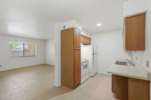 6355 N Barcelona Ln Unit 401, Tucson, AZ 85704