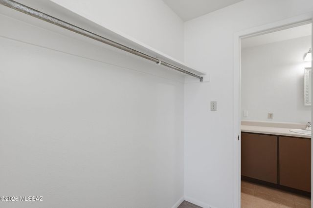 6355 N Barcelona Ln Unit 401, Tucson, AZ 85704