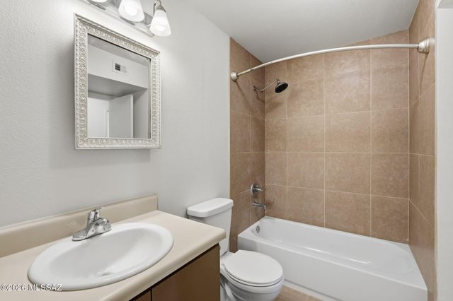 6355 N Barcelona Ln Unit 401, Tucson, AZ 85704